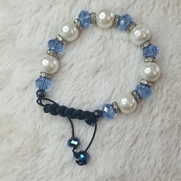 Blue and White Beaded Bracelet - Picture 3 of 4